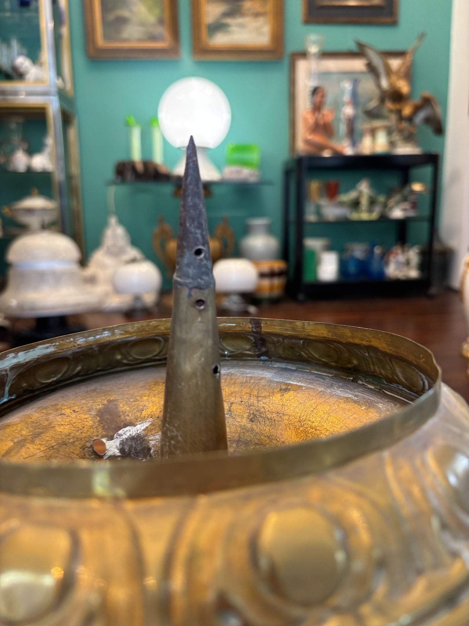 Coppia di Candelieri Religiosi in Lamina di Metallo XX Secolo