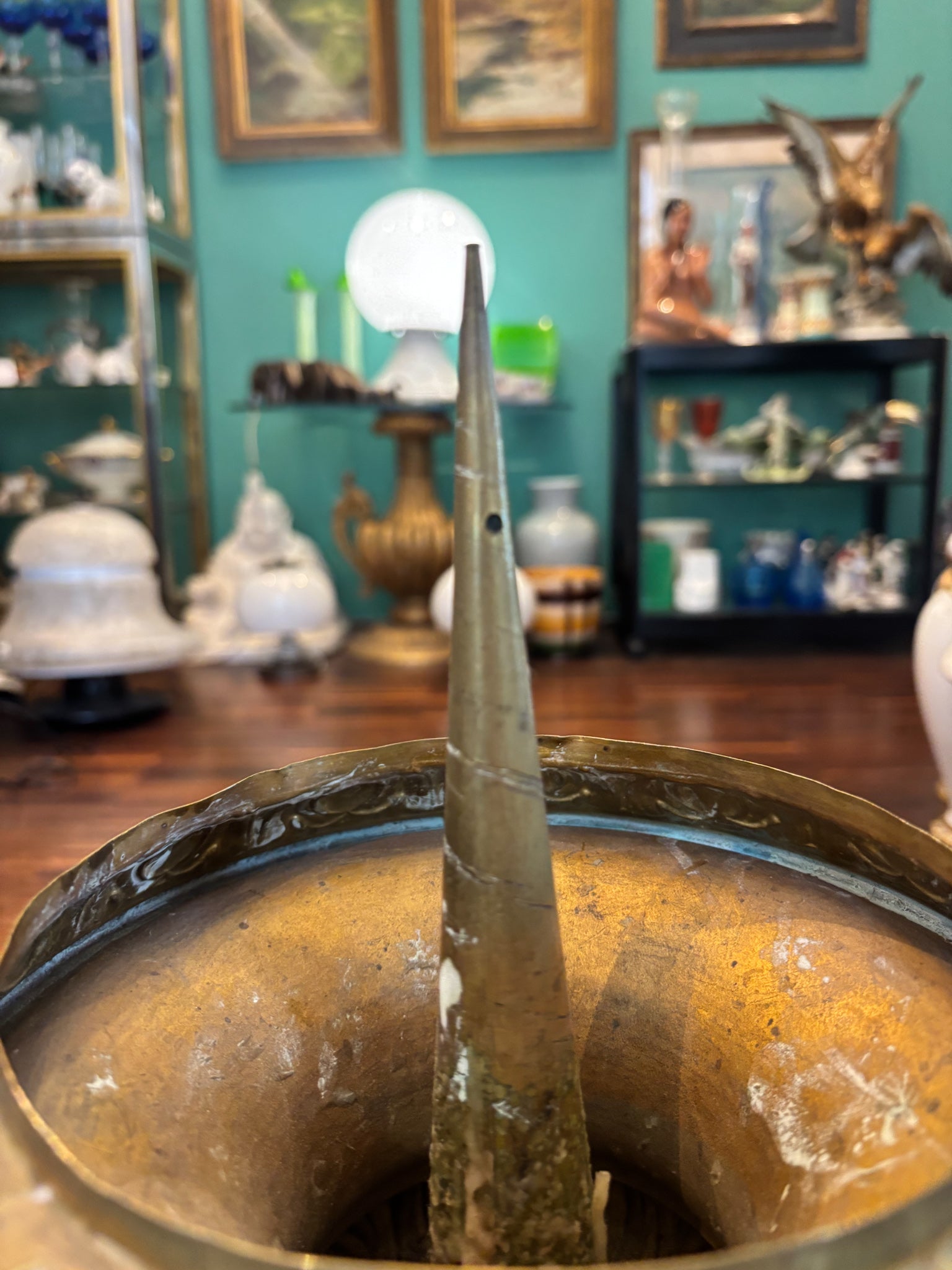 Coppia di Candelieri Religiosi in Lamina di Metallo XX Secolo