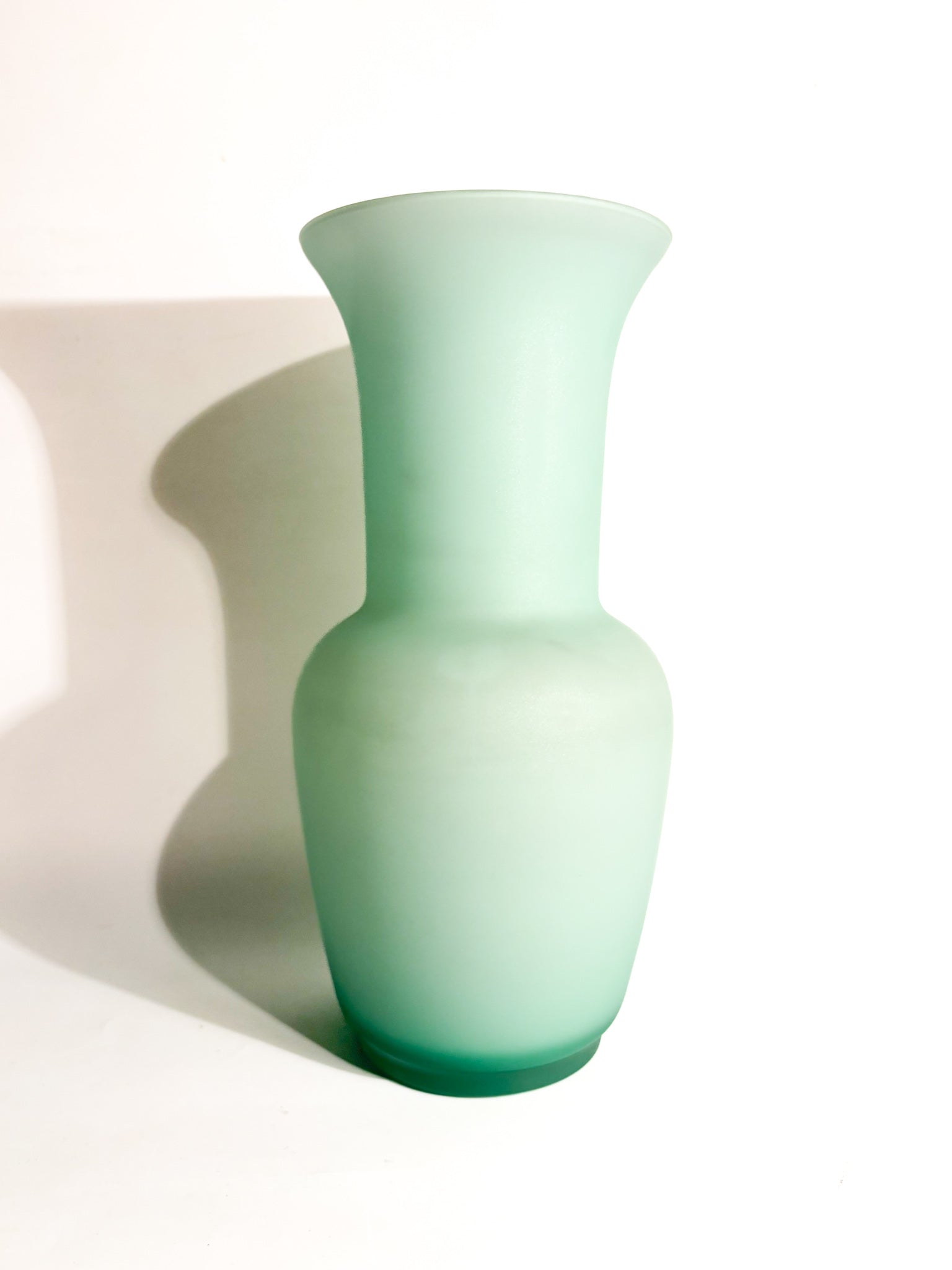 Vaso Opalino Verde Acqua in Vetro di Murano Incamiciato Anni 80