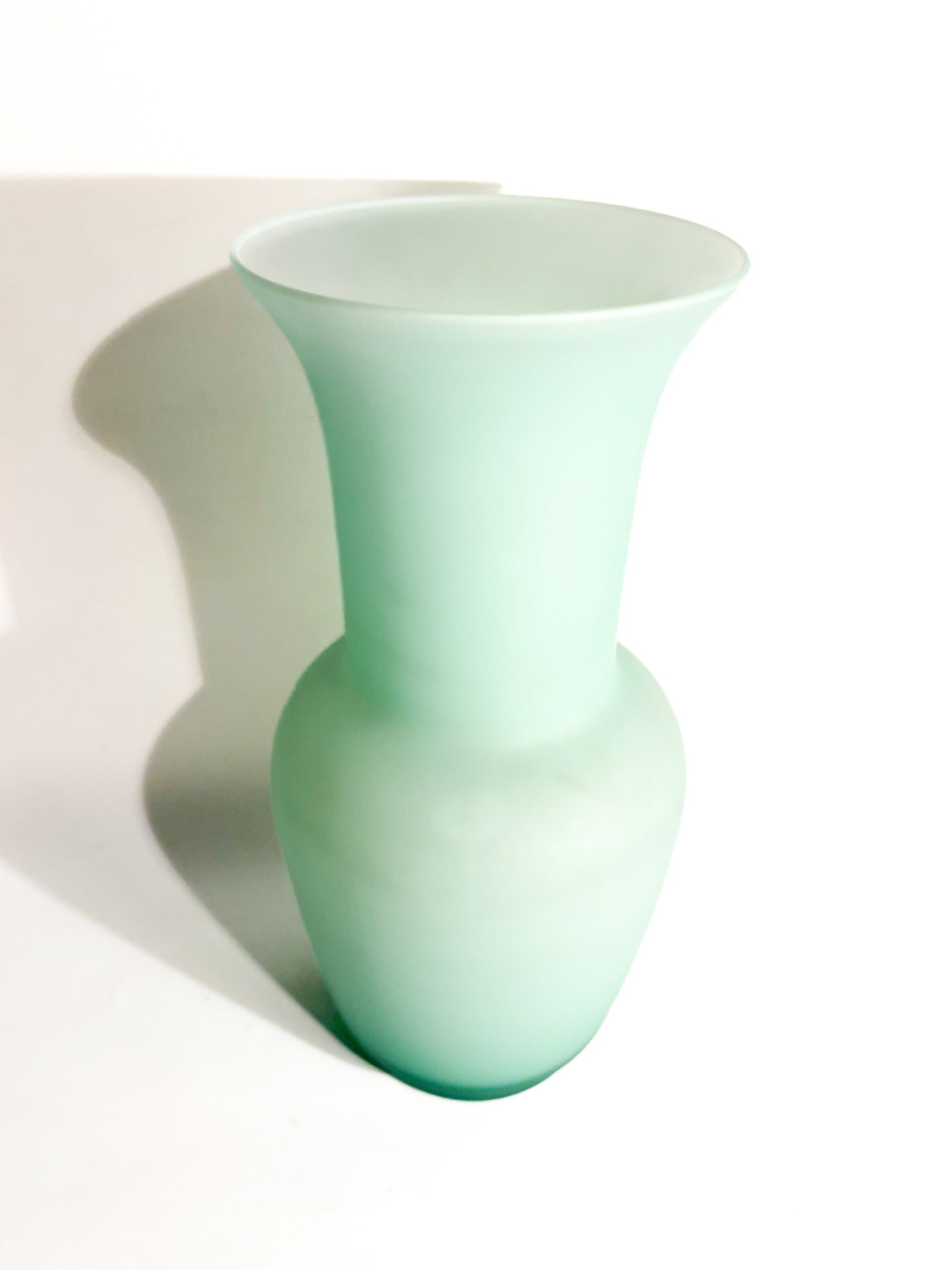 Vaso Opalino Verde Acqua in Vetro di Murano Incamiciato Anni 80