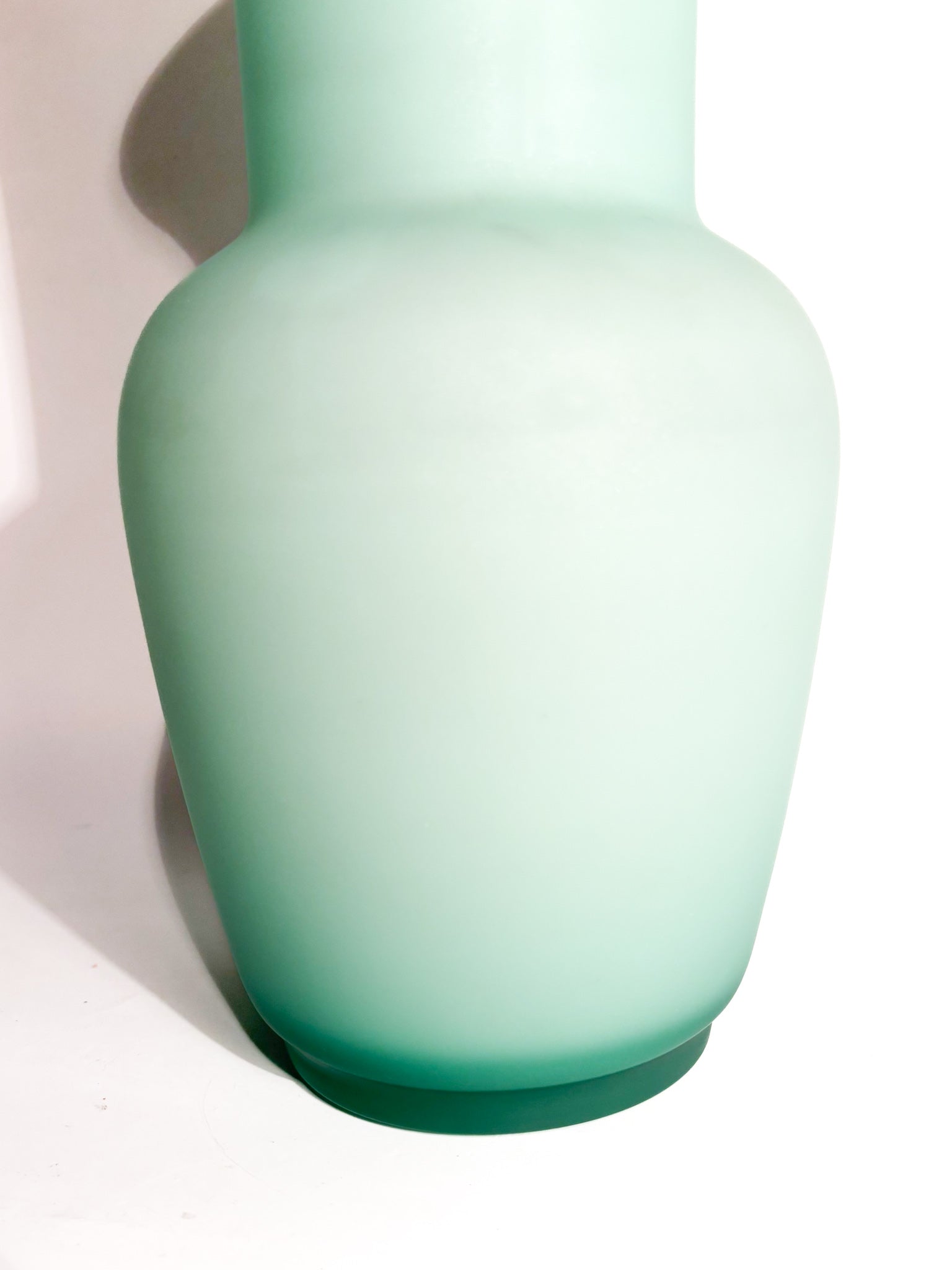 Vaso Opalino Verde Acqua in Vetro di Murano Incamiciato Anni 80