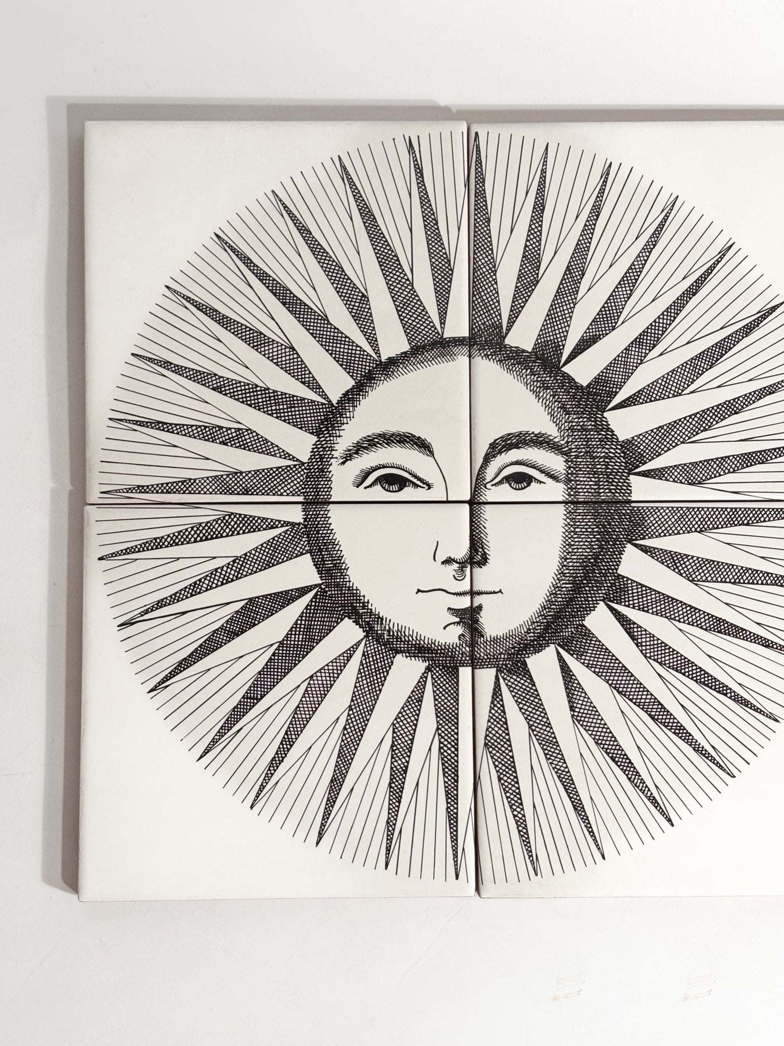 Set di  Piastrelle "Sole e Luna" di Fornasetti Anni 90