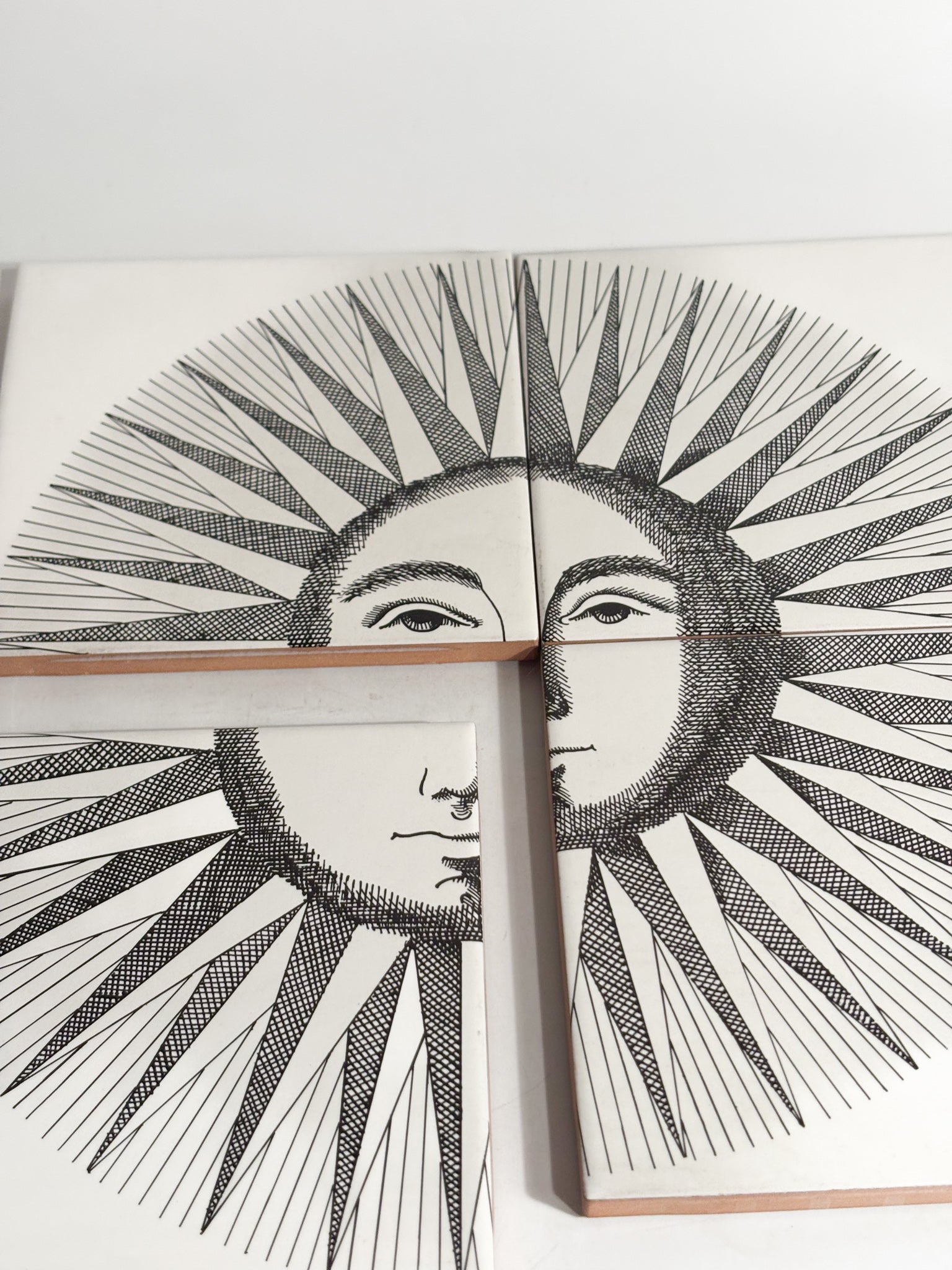 Set di  Piastrelle "Sole e Luna" di Fornasetti Anni 90