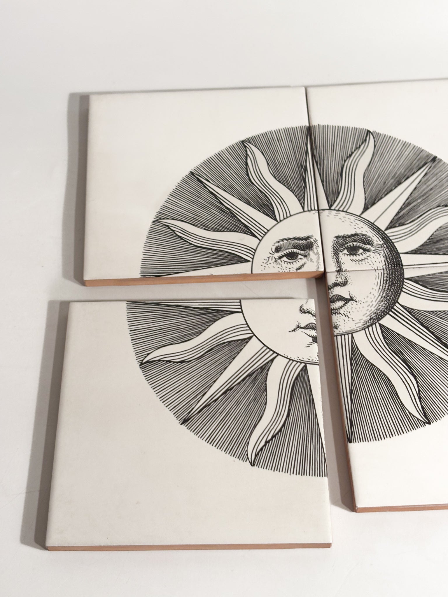 Set di  Piastrelle "Sole e Luna" di Fornasetti Anni 90