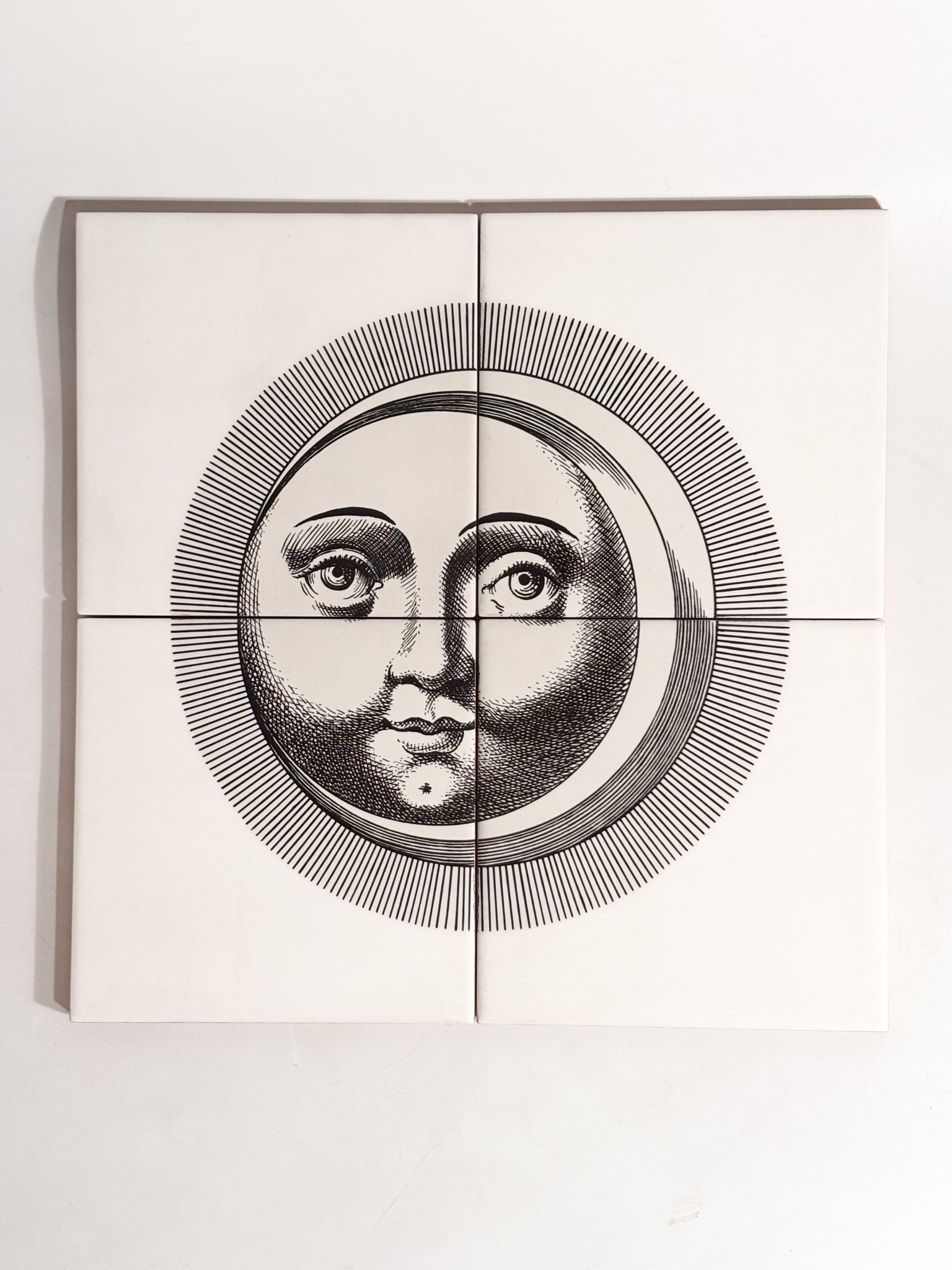 Set di  Piastrelle "Sole e Luna" di Fornasetti Anni 90