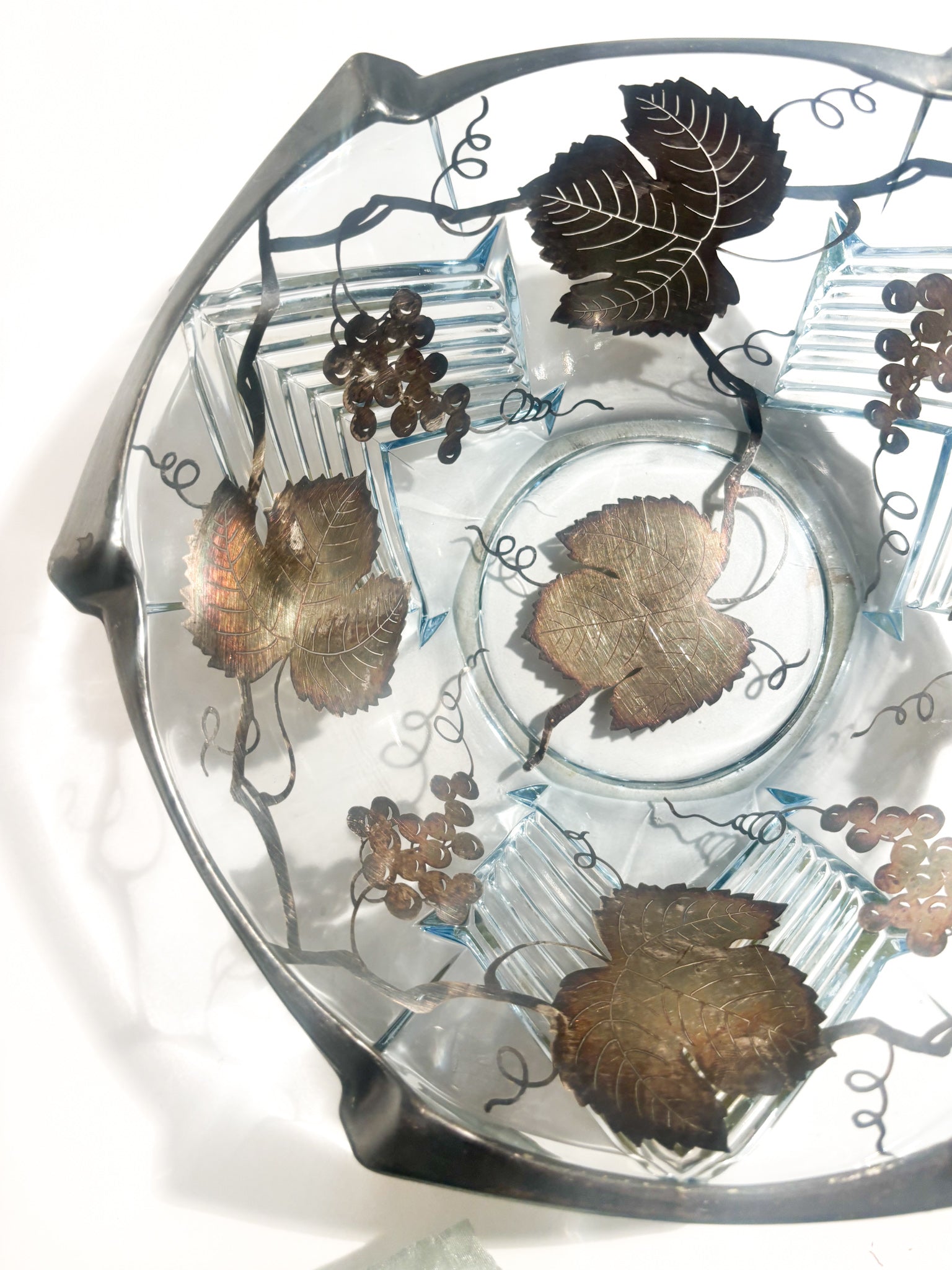 Art Nouveau Centerpiece Bowl in Glass and Silvered Metal Decorations 1920s
