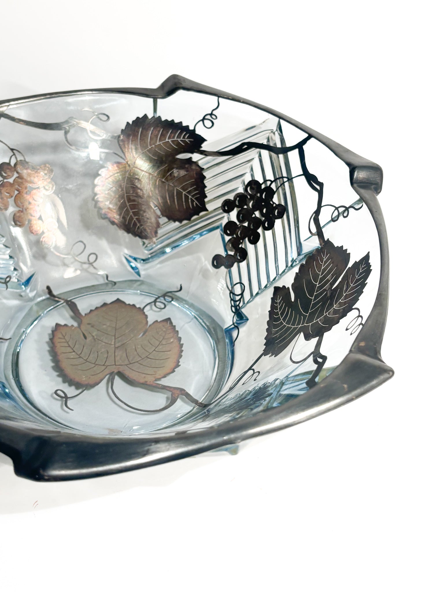 Art Nouveau Centerpiece Bowl in Glass and Silvered Metal Decorations 1920s
