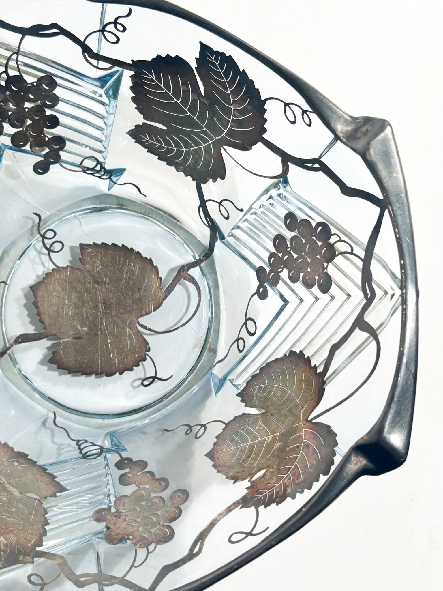 Art Nouveau Centerpiece Bowl in Glass and Silvered Metal Decorations 1920s