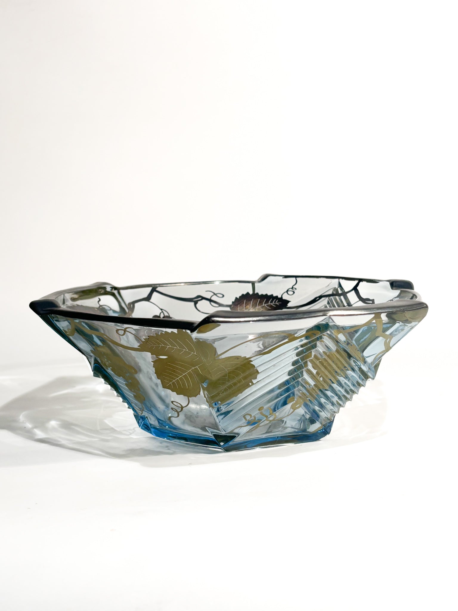 Art Nouveau Centerpiece Bowl in Glass and Silvered Metal Decorations 1920s