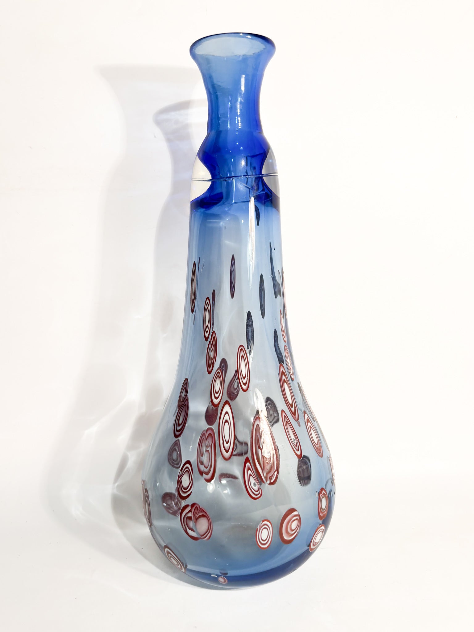 Vaso in Vetro di Murano Blu con Murrine Rosse del 1975