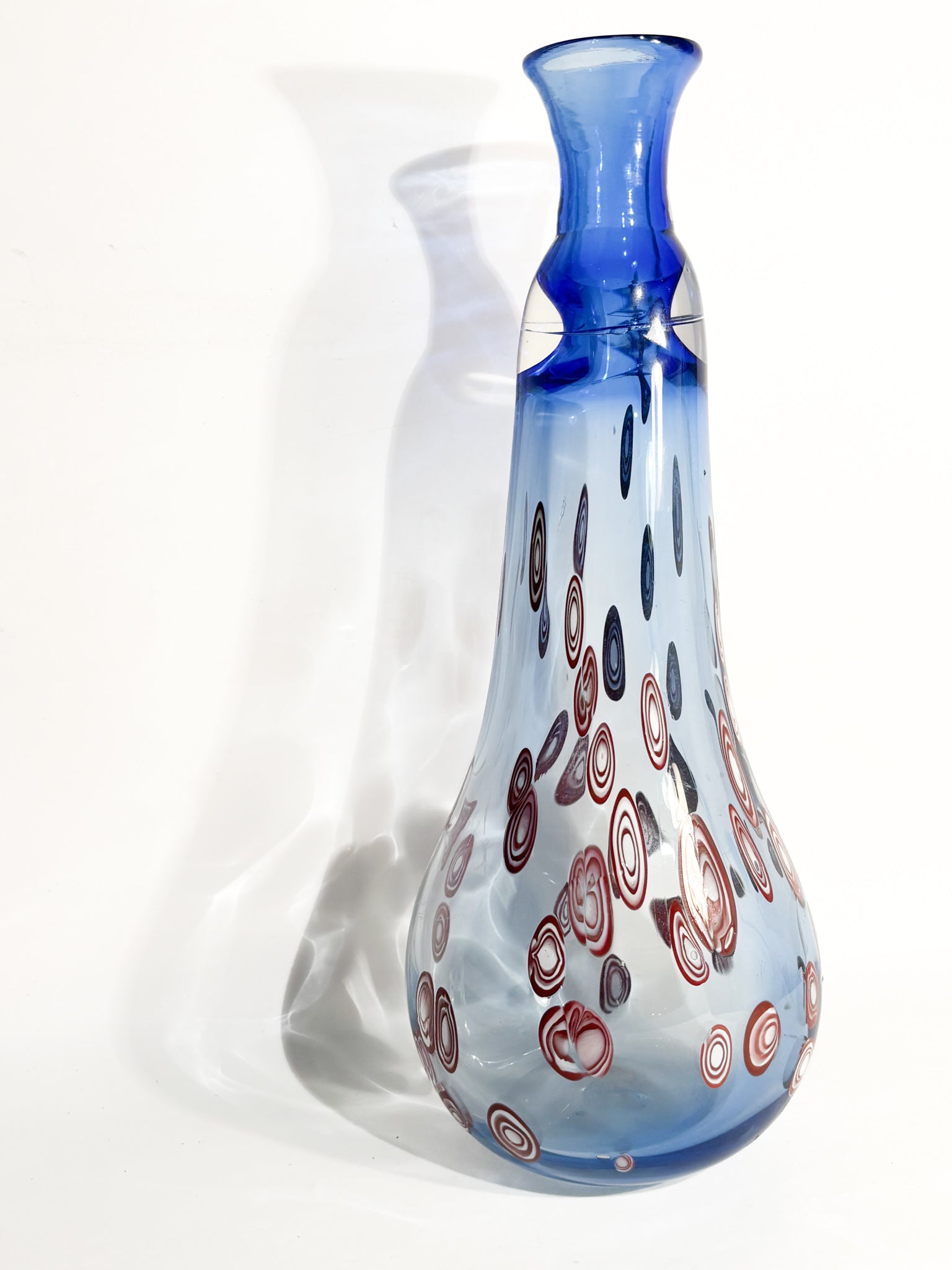 Vaso in Vetro di Murano Blu con Murrine Rosse del 1975