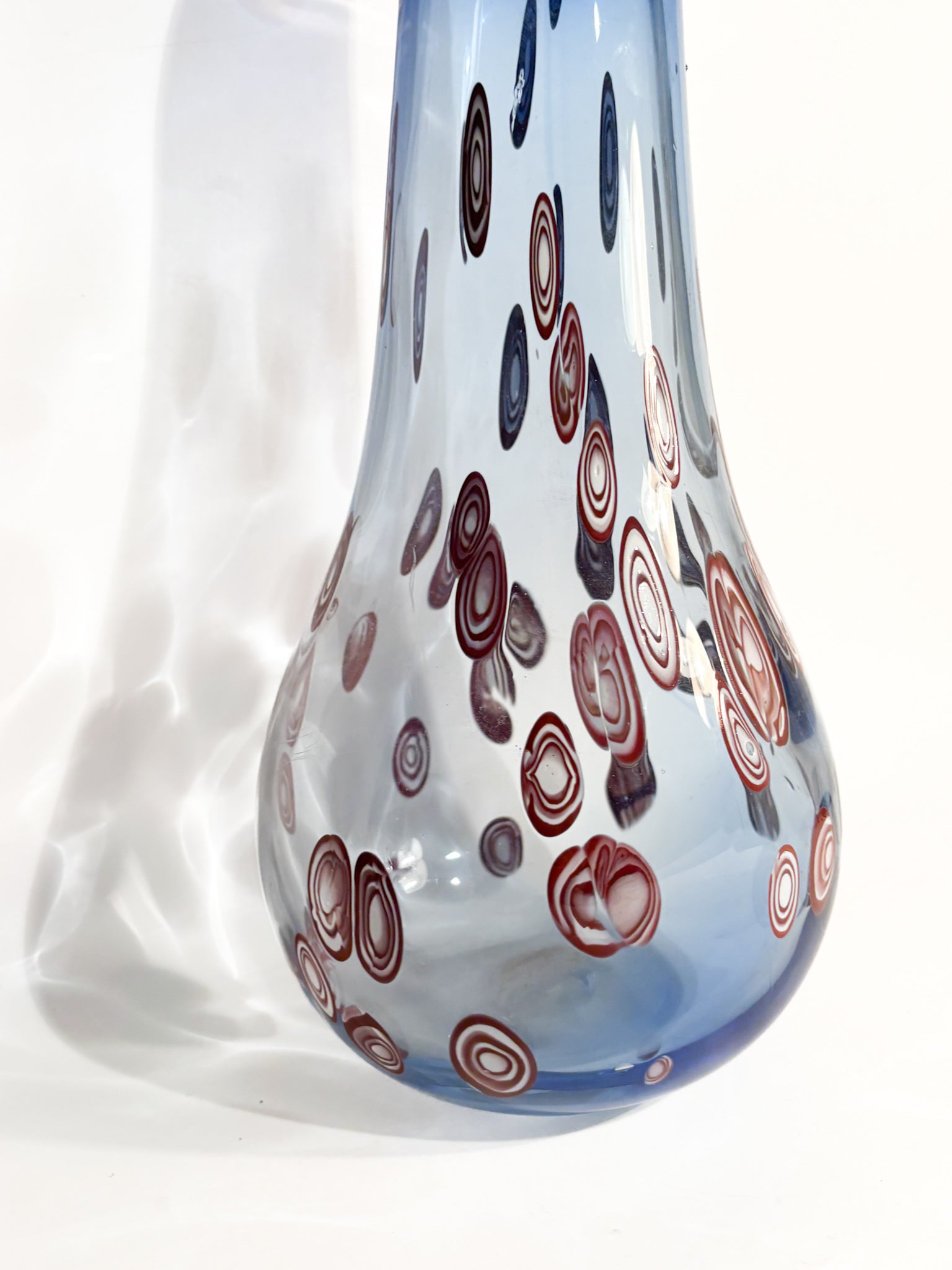 Vaso in Vetro di Murano Blu con Murrine Rosse del 1975