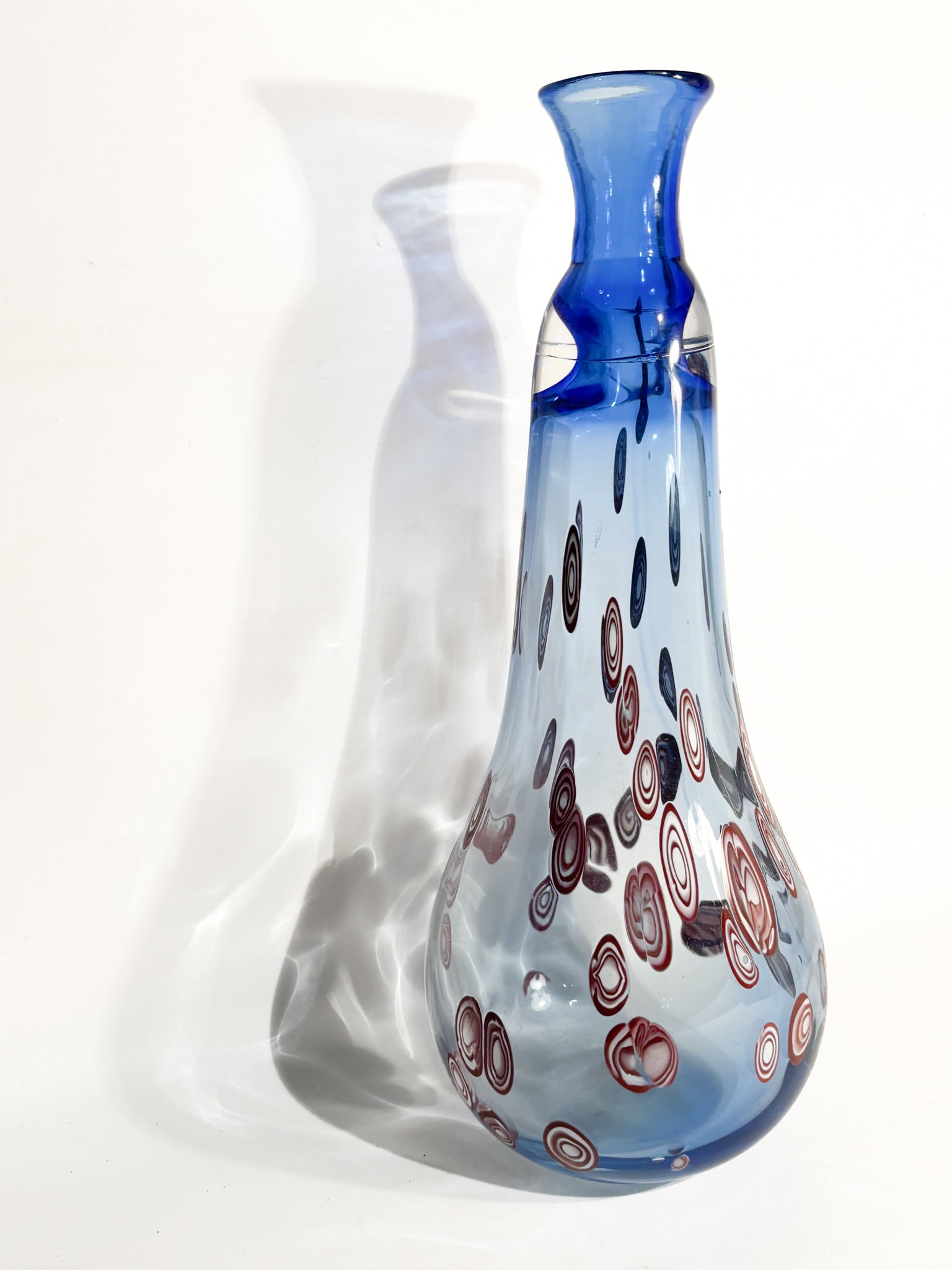 Vaso in Vetro di Murano Blu con Murrine Rosse del 1975