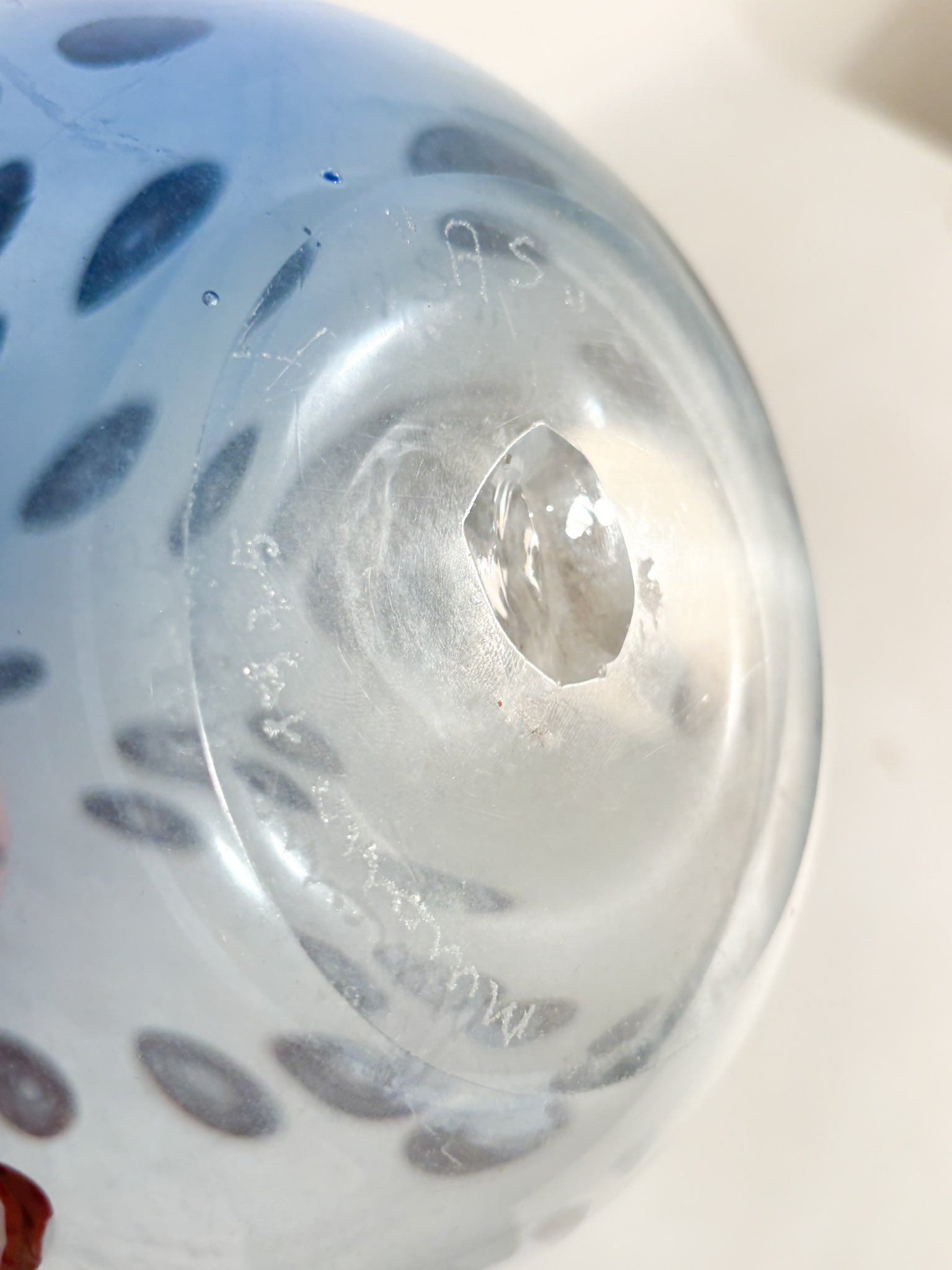 Vaso in Vetro di Murano Blu con Murrine Rosse del 1975