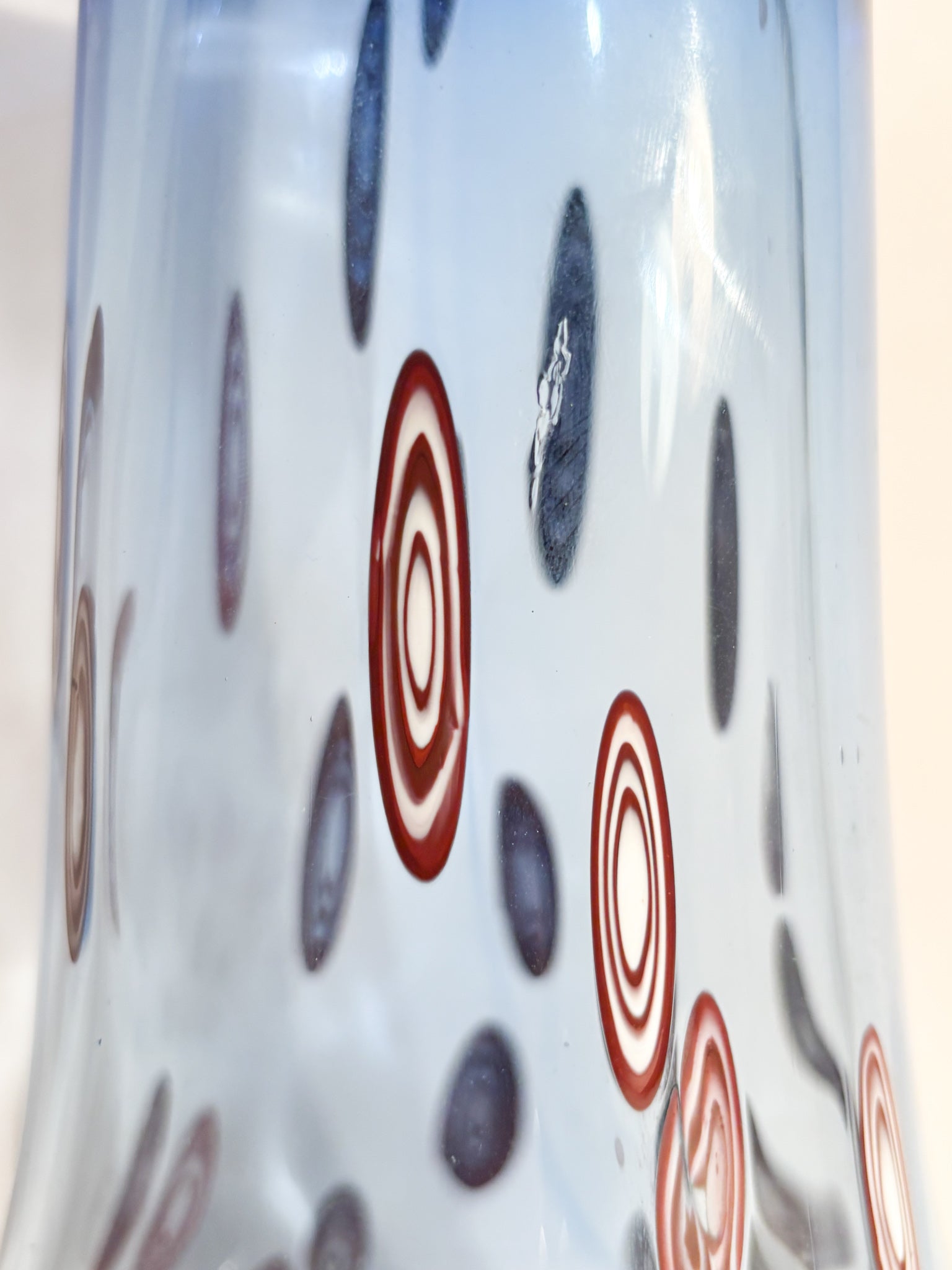 Vaso in Vetro di Murano Blu con Murrine Rosse del 1975