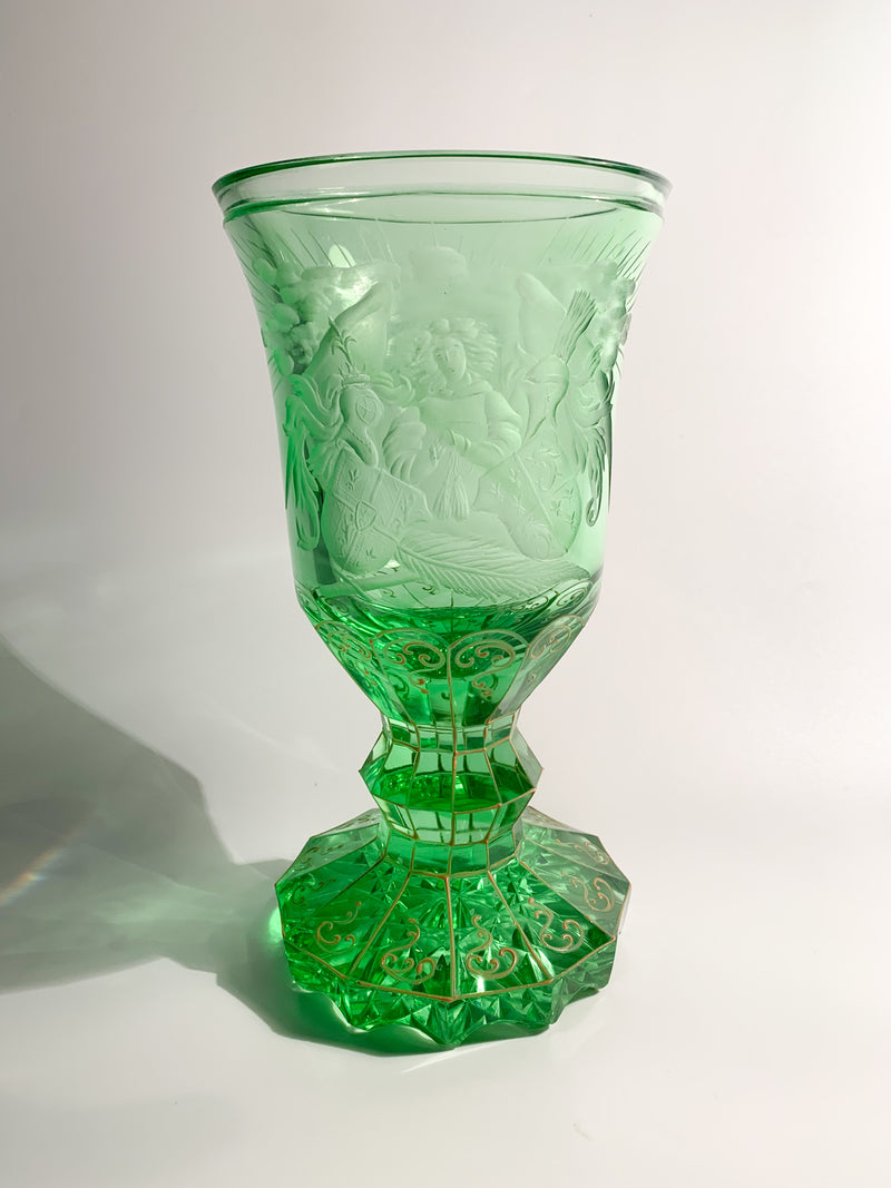 Vaso in Cristallo di Biedermeier Verde Decorato ad Acido del 1800
