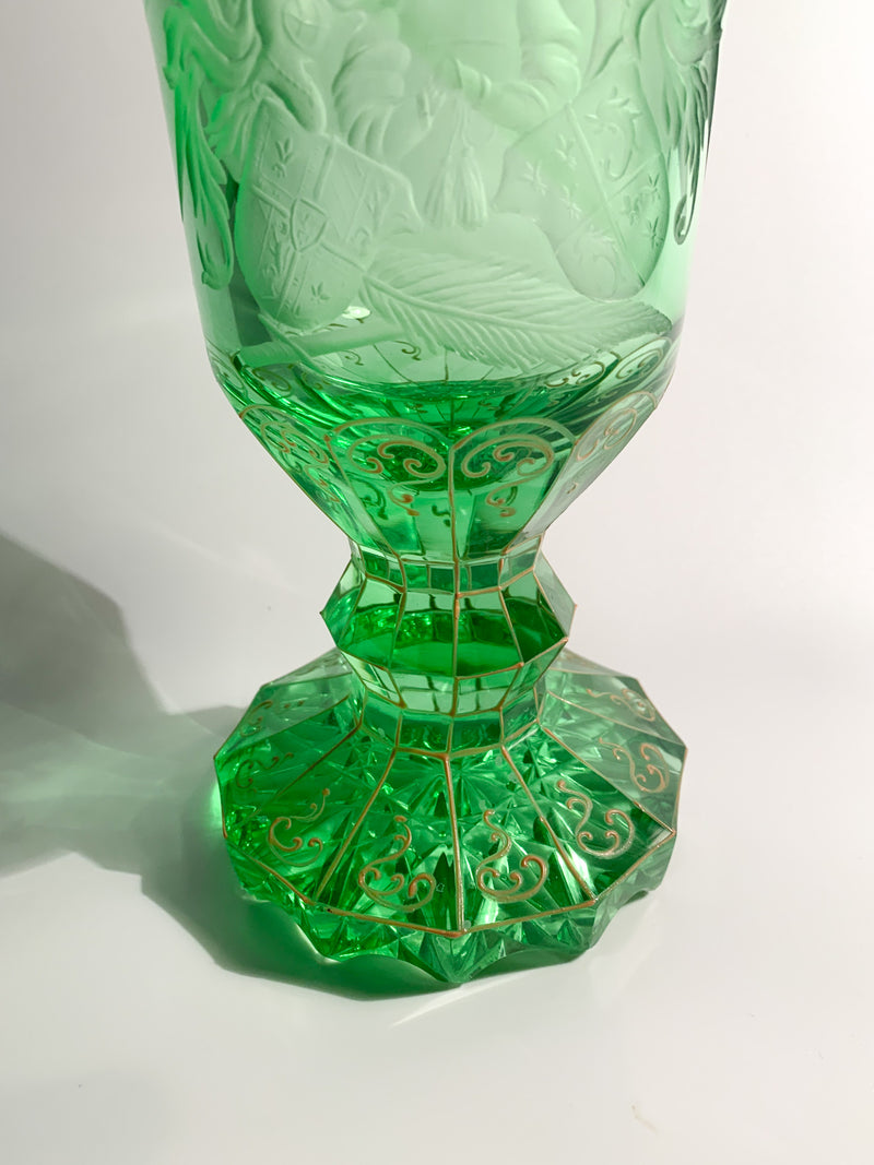 Vaso in Cristallo di Biedermeier Verde Decorato ad Acido del 1800