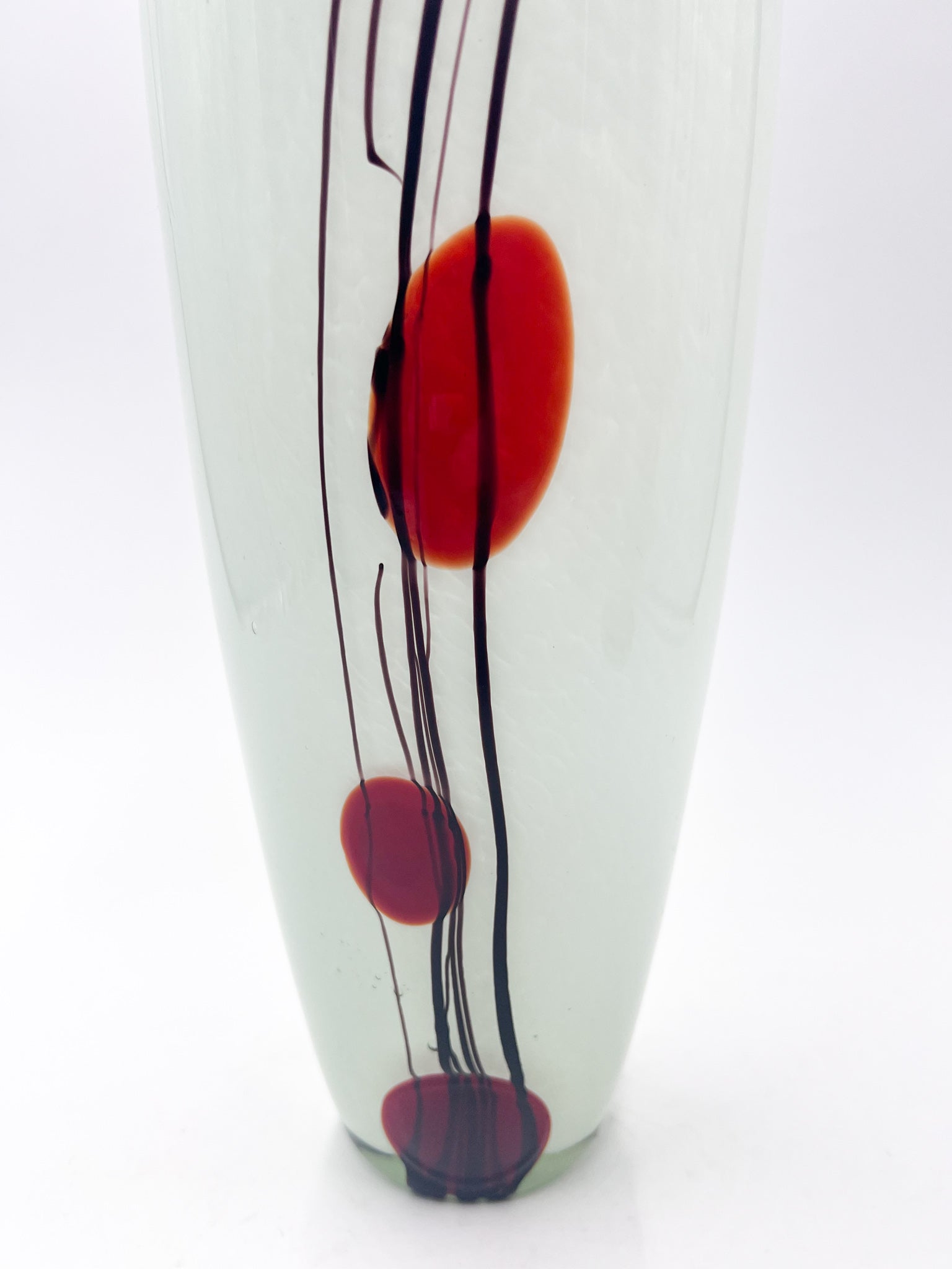 Vaso in Vetro di Murano Bianco con Decorazioni Rosse e Nere Anni 70