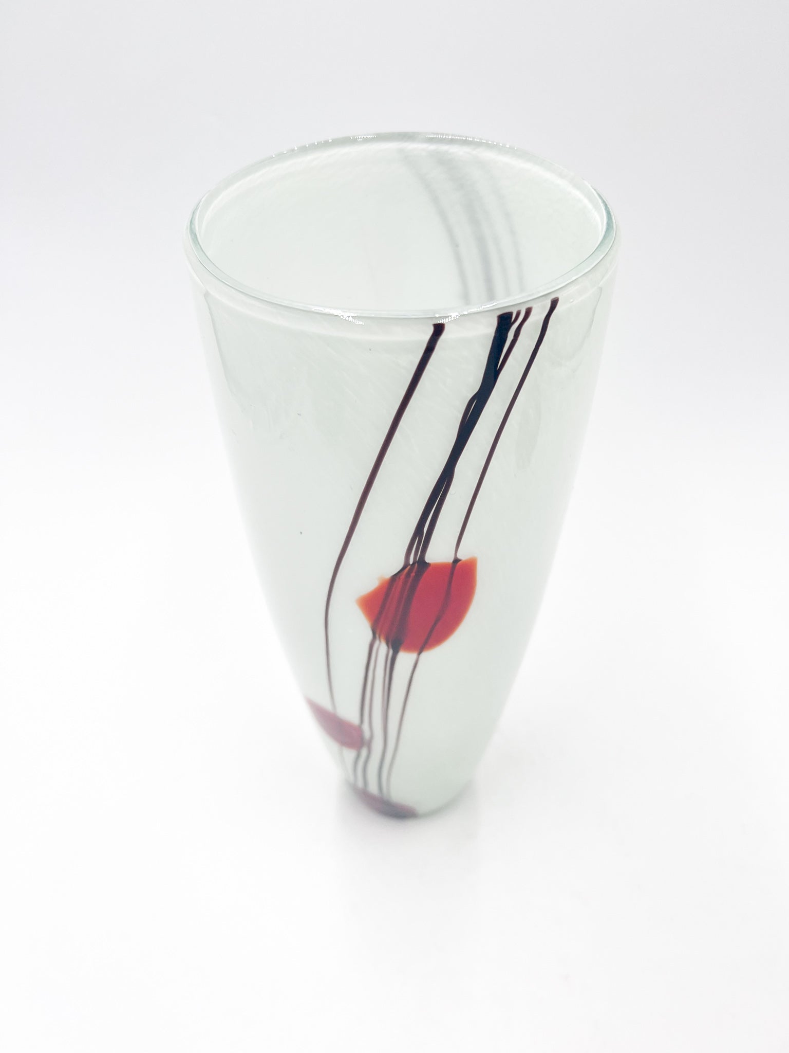 Vaso in Vetro di Murano Bianco con Decorazioni Rosse e Nere Anni 70