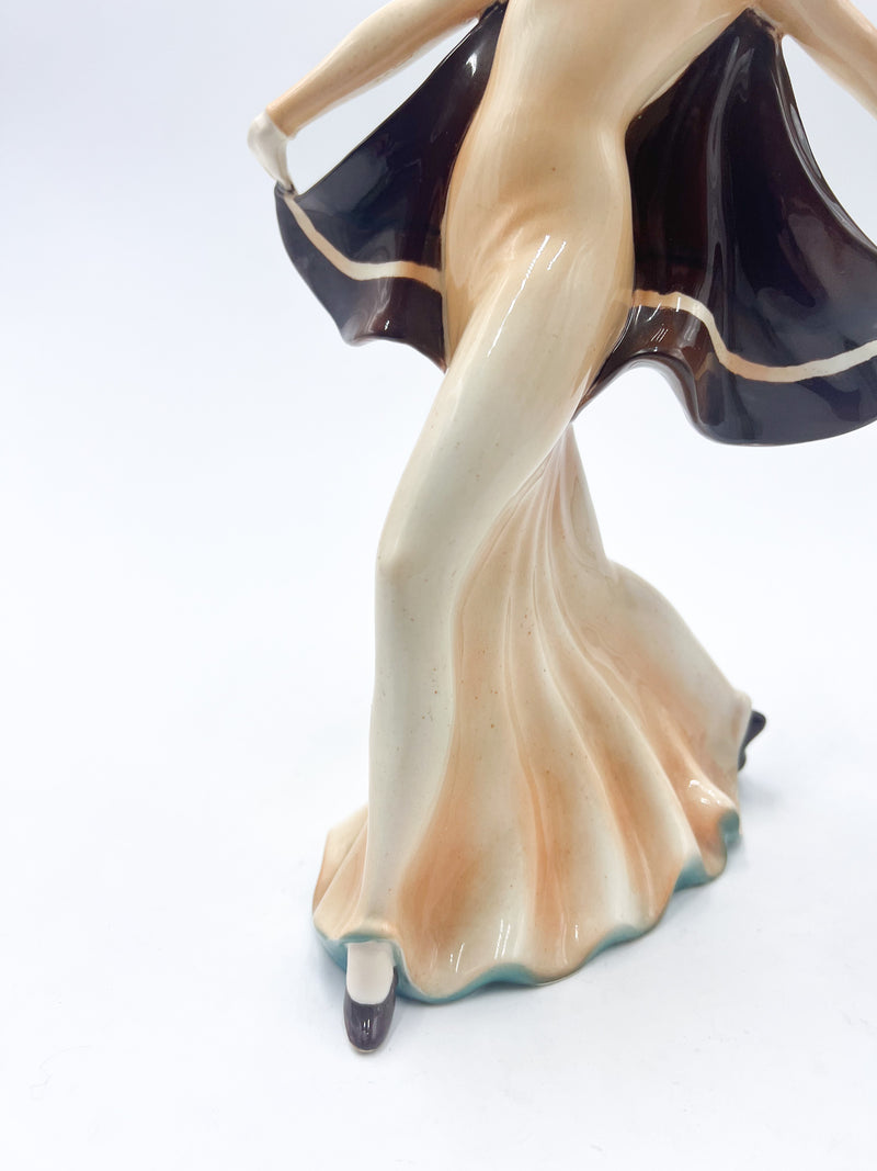 Ceramic figurine of a Decò Ballerina from the 1940s