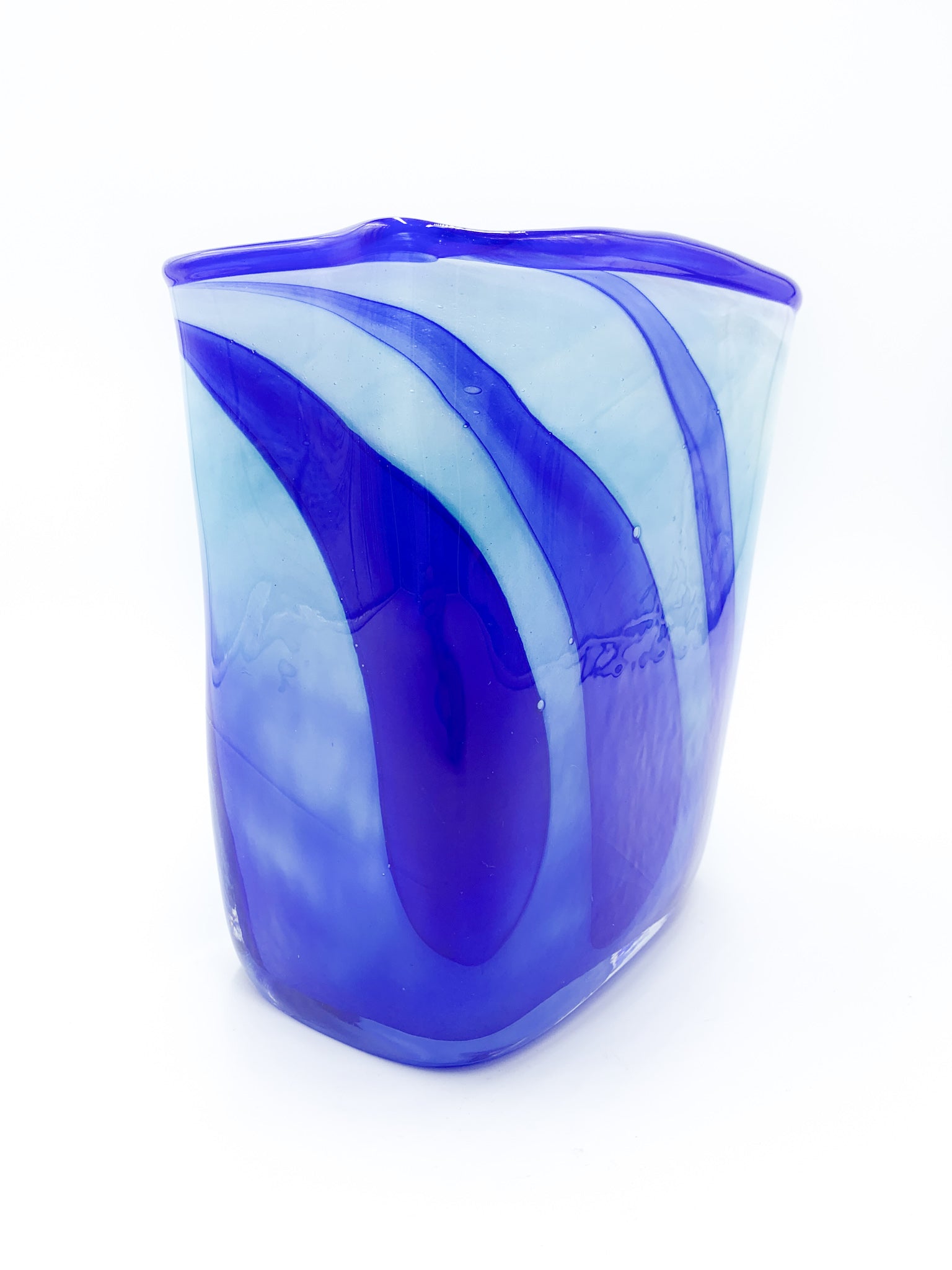 Vaso in Vetro Francese Blu e Azzurro Verrerie d'Art Au Village del 1995