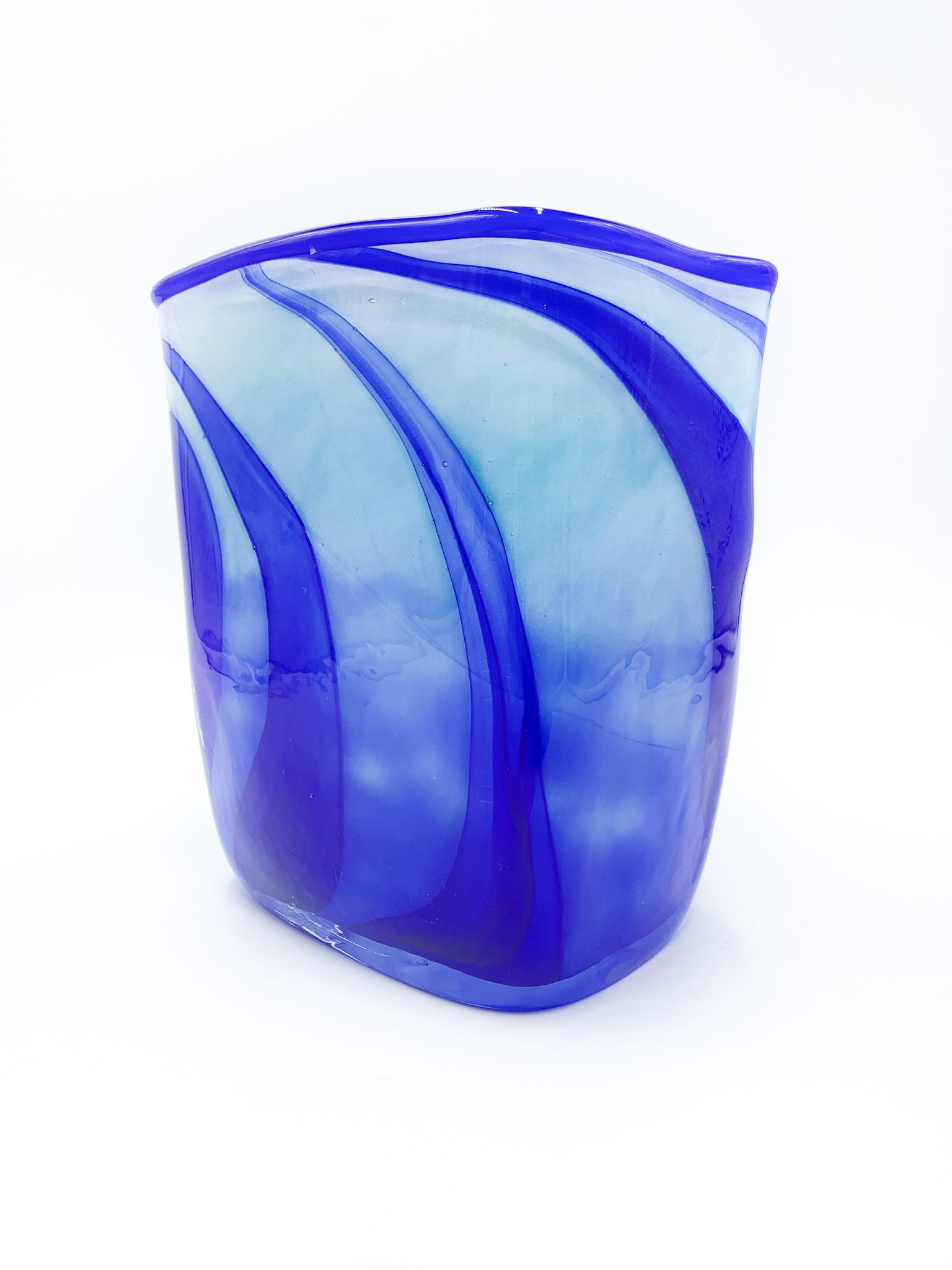 Vaso in Vetro Francese Blu e Azzurro Verrerie d'Art Au Village del 1995
