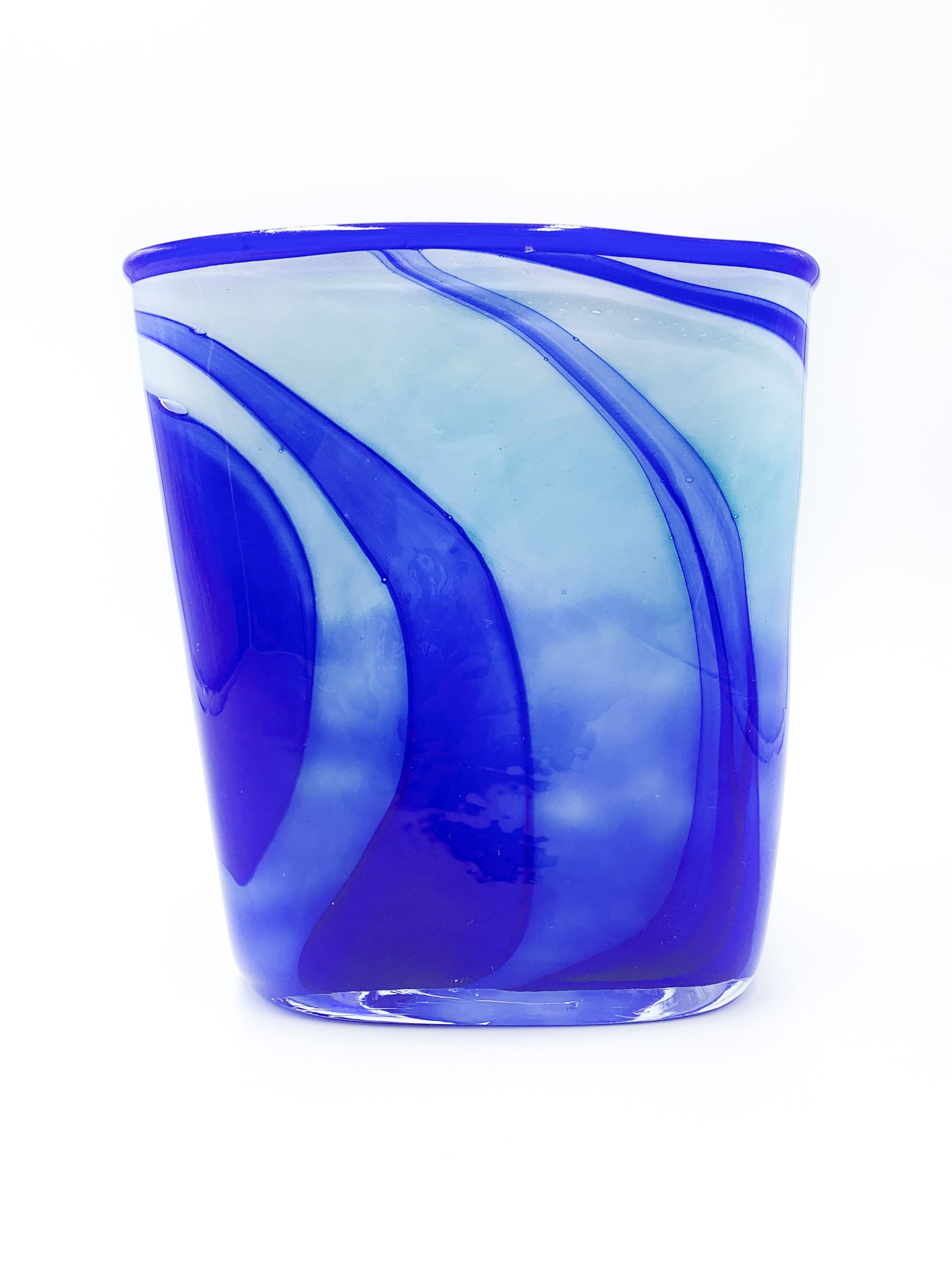 Vaso in Vetro Francese Blu e Azzurro Verrerie d'Art Au Village del 1995