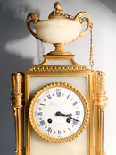 Orologio da Tavolo Raingo Frères Stile Luigi XVI in Alabastro e Bronzo Dorato del 1800