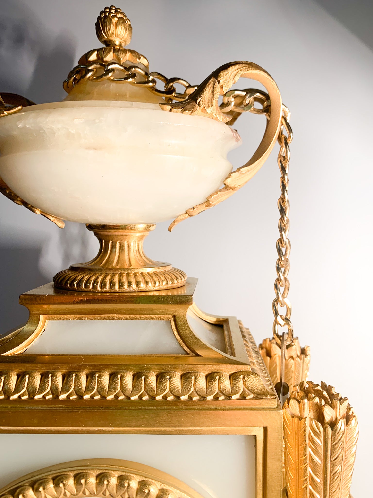 Raingo Frères Louis XVI Style Table Clock in Alabaster and Gilded Bronze from the 1800s