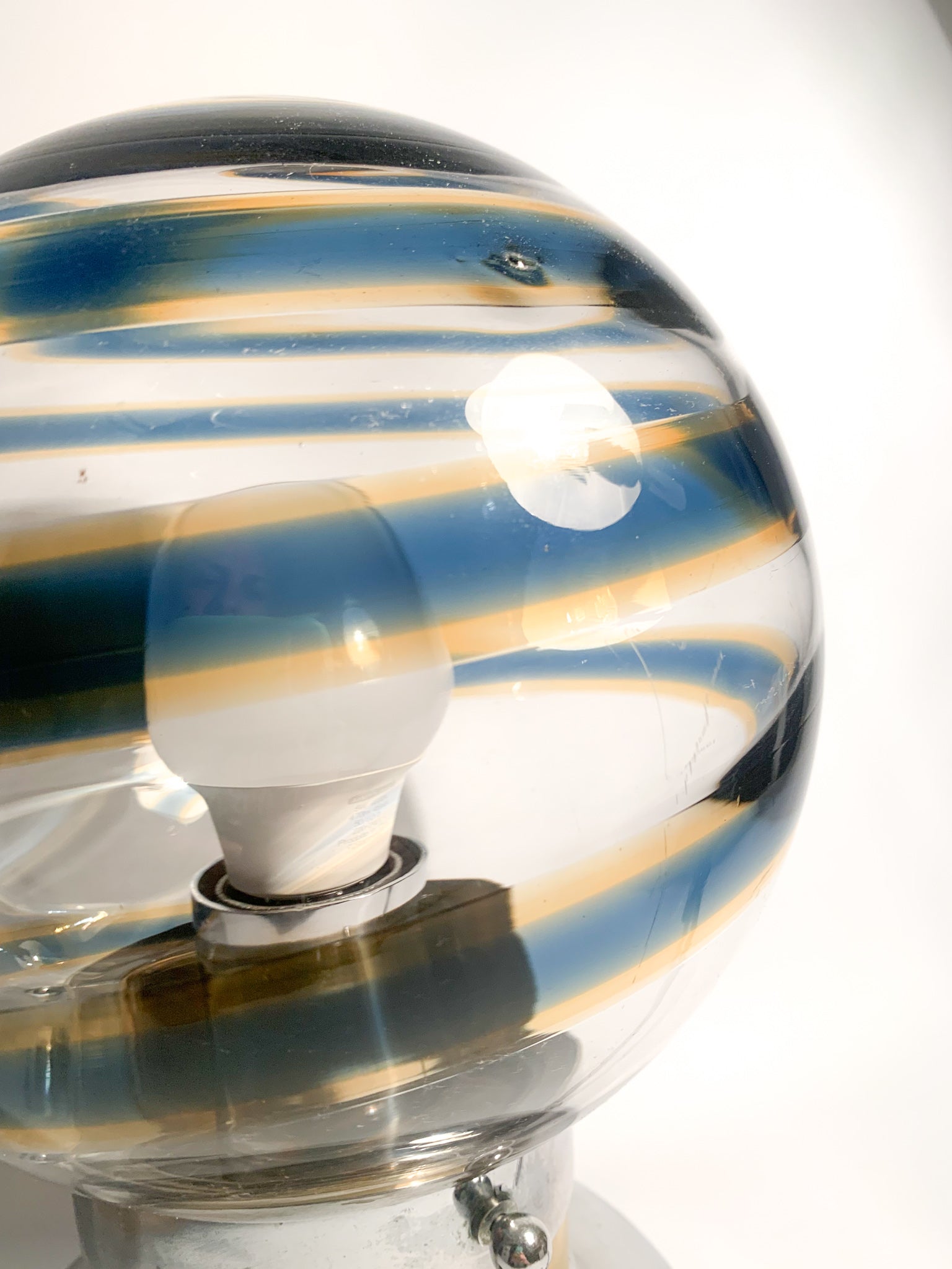 Lampada da Tavolo a Sfera in Vetro di Murano a Spirale Blu Anni 50