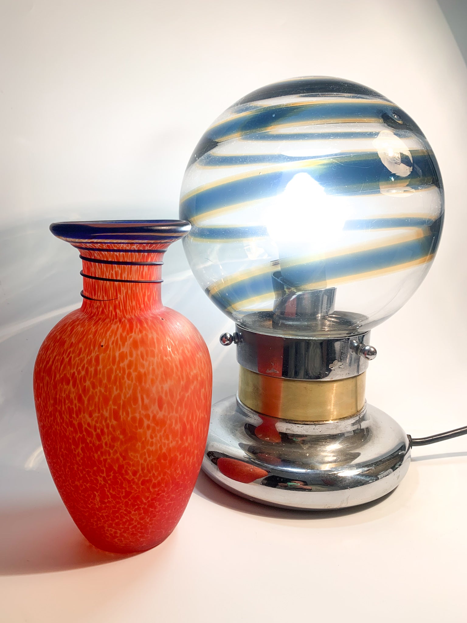 Lampada da Tavolo a Sfera in Vetro di Murano a Spirale Blu Anni 50
